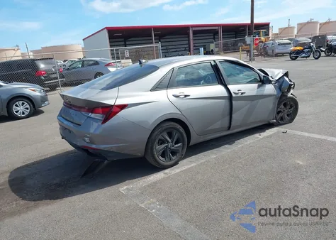 2023 Hyundai Elantra Sel z USA, uszkodzony, nr VIN KMHLM4AG0PU603128